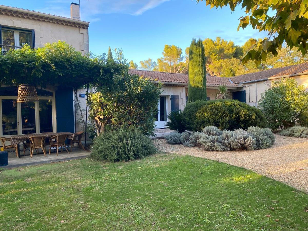 Mas La Pauline Gites De Charme & Roulotte Saint-Rémy-de-Provence Exterior foto
