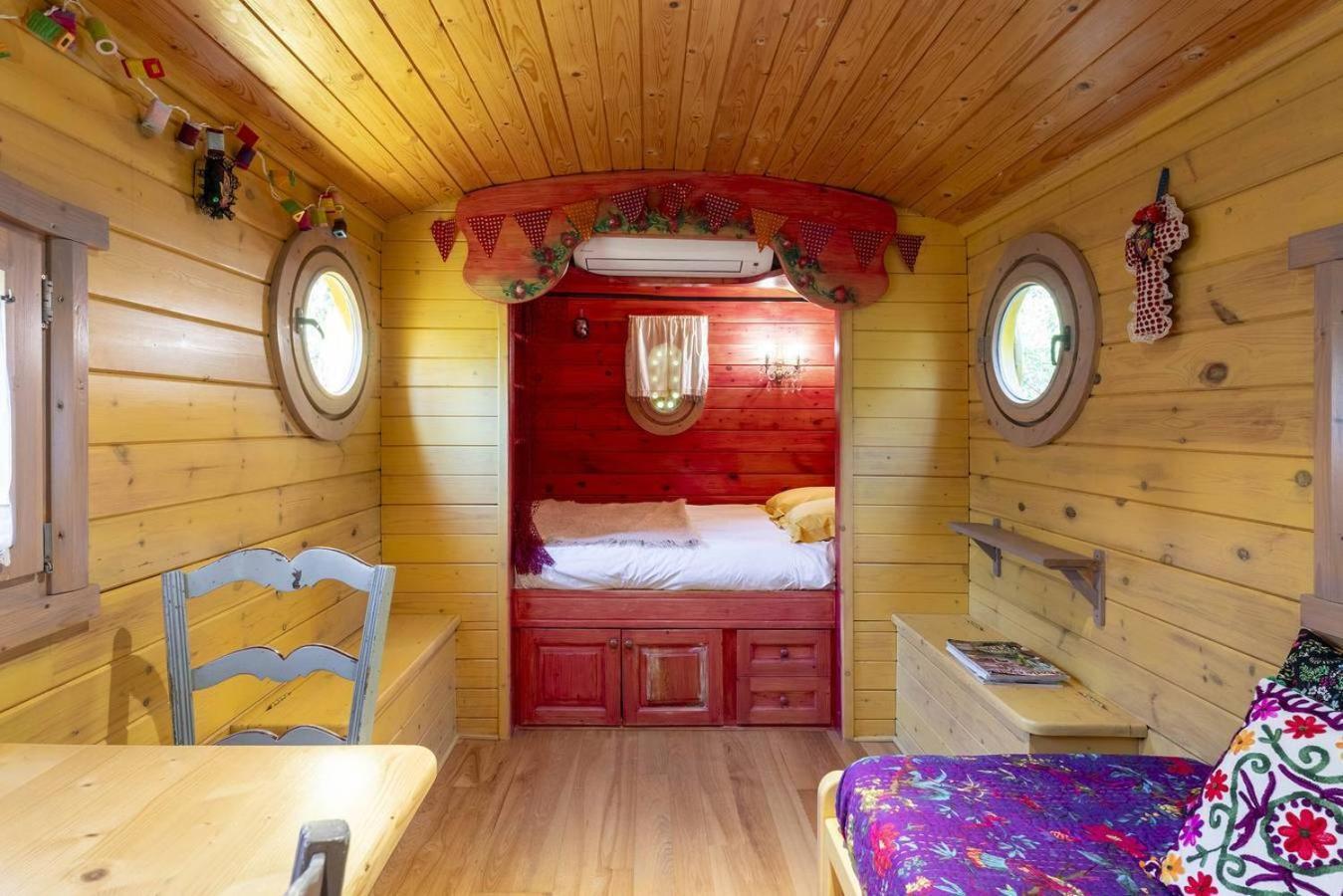 Mas La Pauline Gites De Charme & Roulotte Saint-Rémy-de-Provence Habitación foto